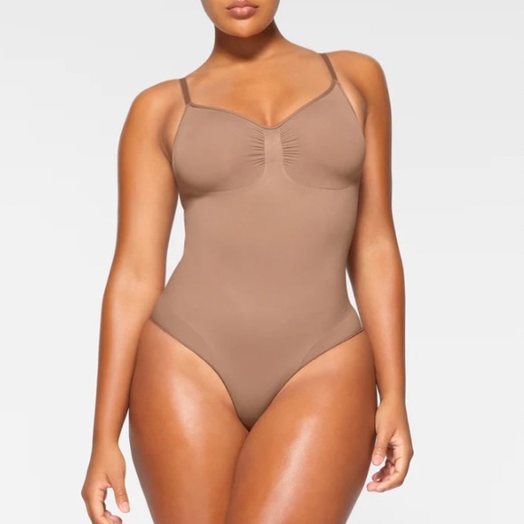 SKIMS Other - NWOT SEAMLESS SCULPT BRIEF BODYSUIT SIENNA